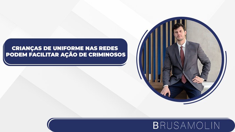 Crianças de uniforme nas redes